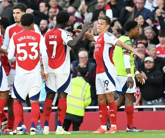 Framed Print : Arsenal FC v Leicester City FC - Premier League Framed Print : Arsenal FC v Leicester City FC - Premier League