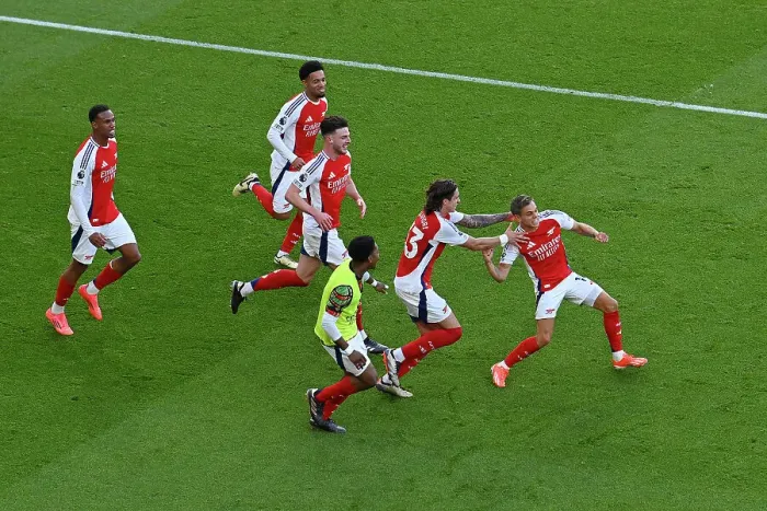 Framed Print : Arsenal FC v Leicester City FC - Premier League