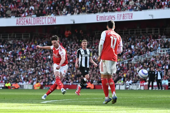 Framed Print : Arsenal FC v Newcastle United FC - Premier League