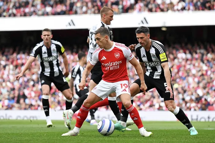 Framed Print : Arsenal FC v Newcastle United FC - Premier League Framed Print : Arsenal FC v Newcastle United FC - Premier League