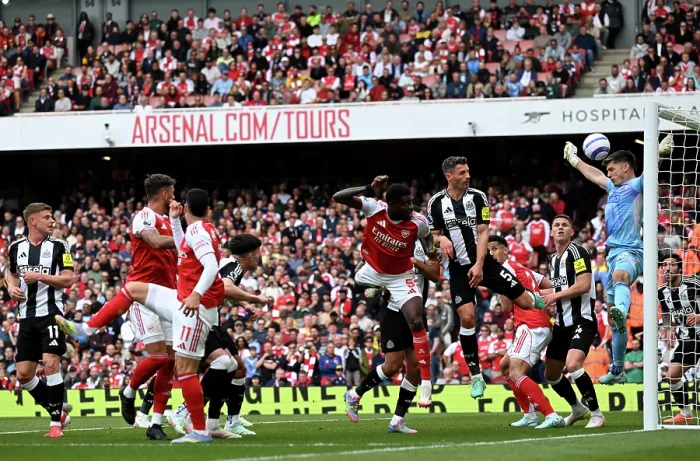 Framed Print : Arsenal FC v Newcastle United FC - Premier League