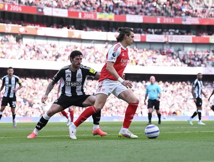 Framed Print : Arsenal FC v Newcastle United FC - Premier League