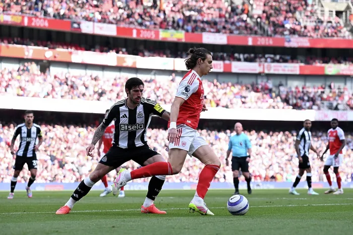 Framed Print : Arsenal FC v Newcastle United FC - Premier League