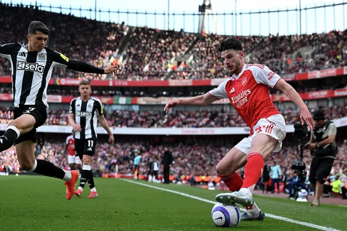 Framed Print : Arsenal FC v Newcastle United FC - Premier League