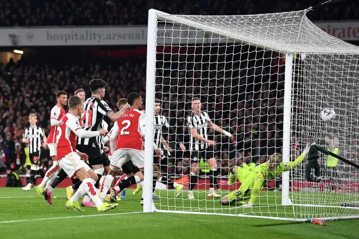 Framed Print : Arsenal FC v Newcastle United - Premier League Framed Print : Arsenal FC v Newcastle United - Premier League