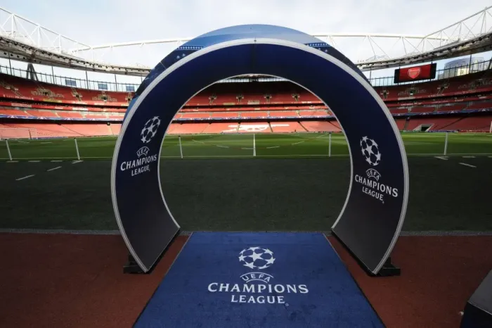 Framed Print : Arsenal FC v Olympiacos FC - UEFA Champions League Framed Print : Arsenal FC v Olympiacos FC - UEFA Champions League