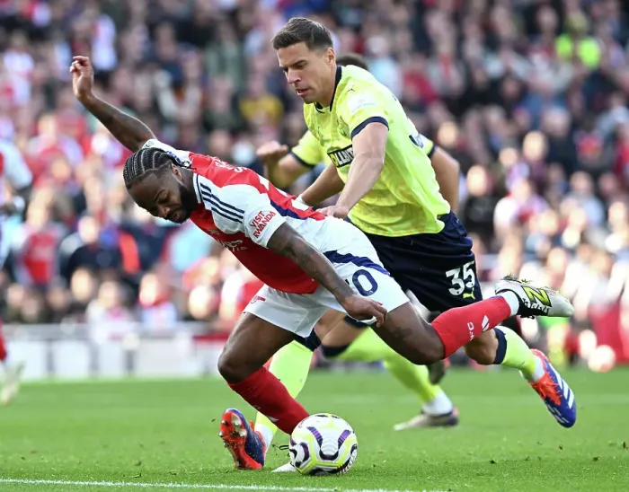 Framed Print : Arsenal FC v Southampton FC - Premier League Framed Print : Arsenal FC v Southampton FC - Premier League
