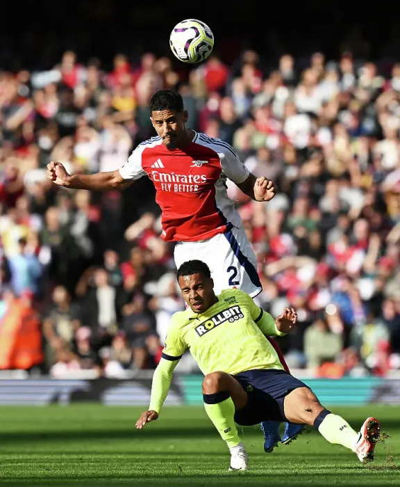 Framed Print : Arsenal FC v Southampton FC - Premier League