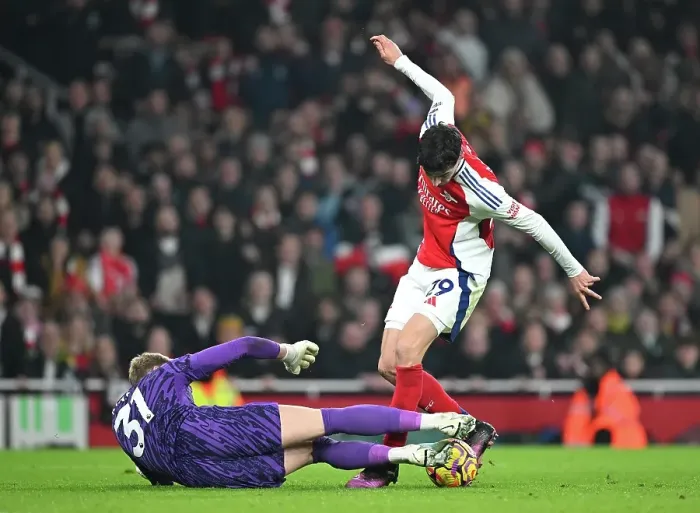 Framed Print : Arsenal FC v Tottenham Hotspur FC - Premier League Framed Print : Arsenal FC v Tottenham Hotspur FC - Premier League