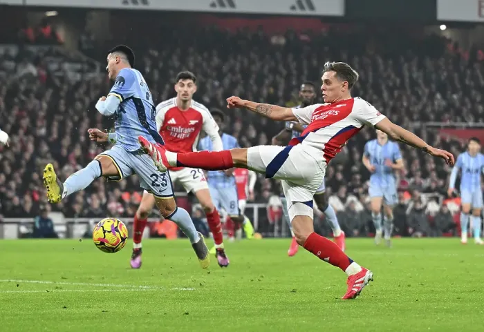 Framed Print : Arsenal FC v Tottenham Hotspur FC - Premier League