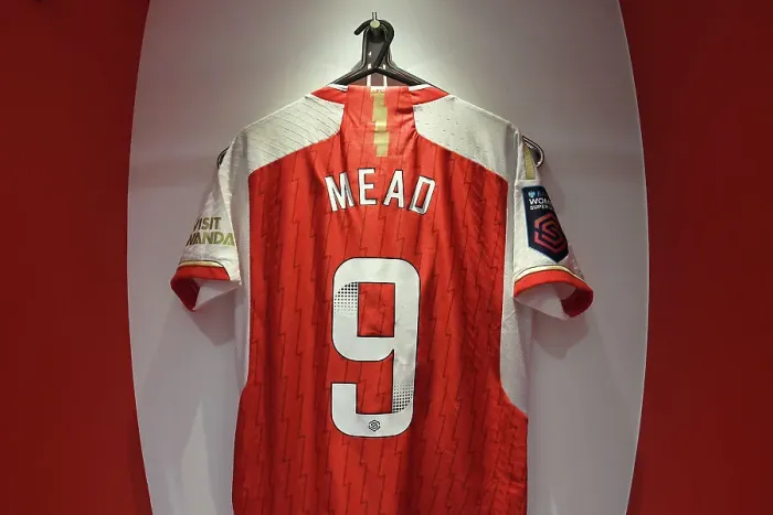 Framed Print : Arsenal FC vs Chelsea FC: Pre-Match Focus on Beth Mead's Jersey in Barclays Women's Super League (2023-24)