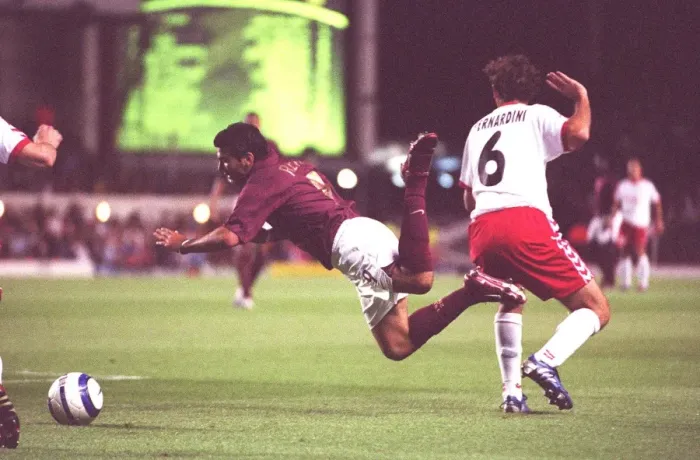Framed Print : Arsenal FC vs FC Thun: 2005-06 Season Match