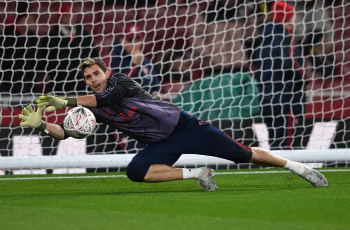 Framed Print : Arsenal FC vs Leeds United: Emi Martinez Focuses Ahead of FA Cup Clash Framed Print : Arsenal FC vs Leeds United: Emi Martinez Focuses Ahead of FA Cup Clash