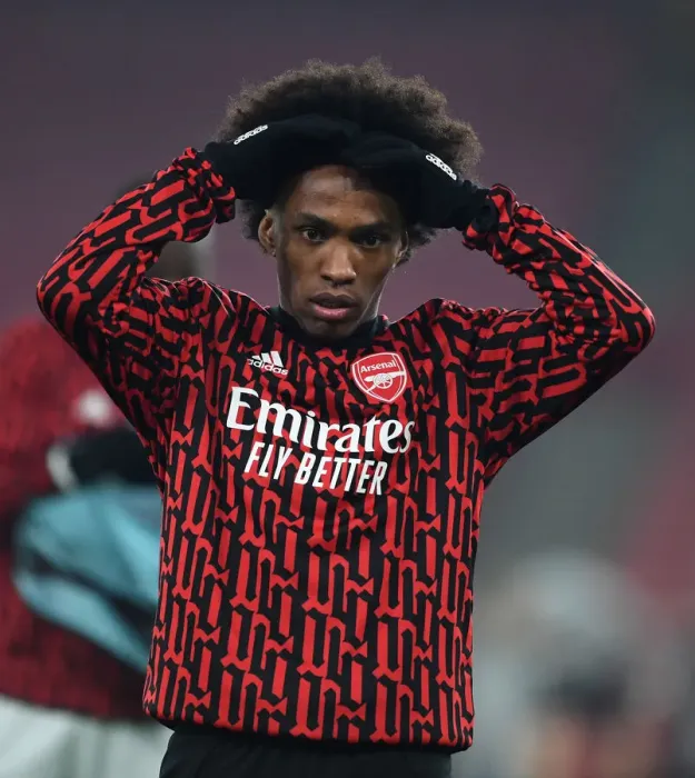 Framed Print : Arsenal FC vs Molde FK: Willian Warms Up Ahead of UEFA Europa League Clash at Emirates Stadium