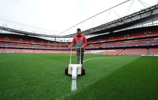 Arsenal FC vs Paris Saint-Germain: Preparing for Champions League Showdown at Emirates Stadium
