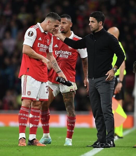 Arsenal FC vs PSV Eindhoven: Mikel Arteta Gives Instructions to Xhaka and Jesus in Europa League Clash (2022-23)