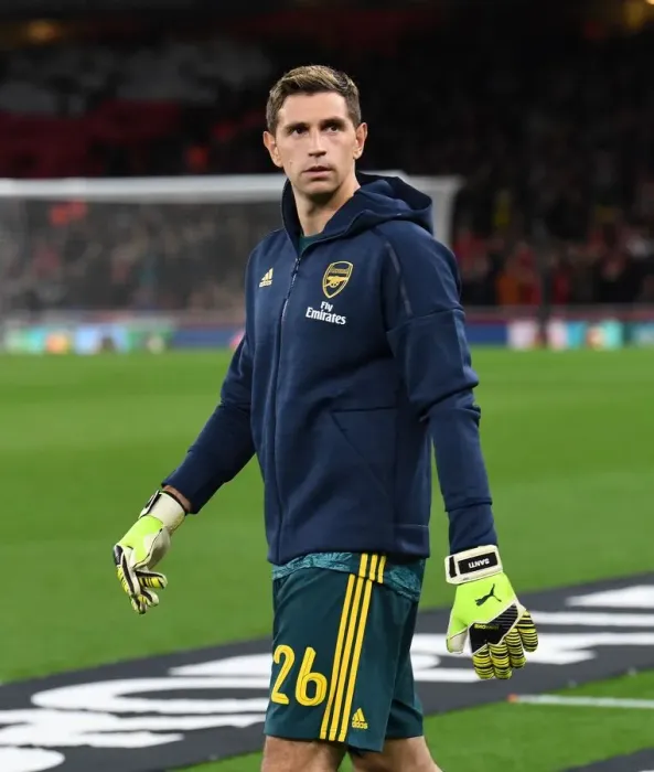 Framed Print : Arsenal FC vs Standard Liege: Emi Martinez Prepares for Europa League Clash at Emirates Stadium Framed Print : Arsenal FC vs Standard Liege: Emi Martinez Prepares for Europa League Clash at Emirates Stadium