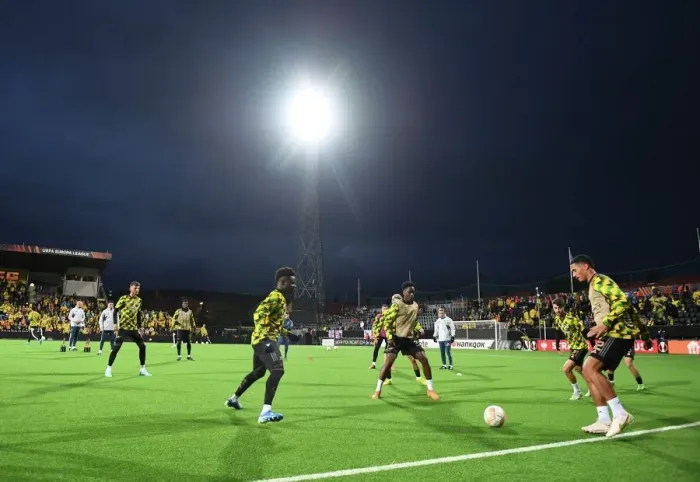 Framed Print : Arsenal FC Warm-Up Ahead of UEFA Europa League Clash with Bodø / Glimt