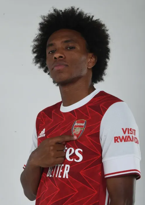 Framed Print : Arsenal FC: Willian at 2020-21 Training Session Framed Print : Arsenal FC: Willian at 2020-21 Training Session