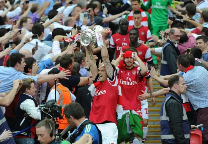 Framed Print : Arsenal FC Wins FA Cup: Olivier Giroud Lifts the Trophy after Arsenal v Hull City