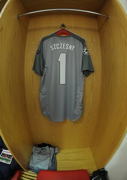 Arsenal FC: Wojciech Szczesny's Kit Ready for Bayern Munich Showdown (UEFA Champions League 2014)