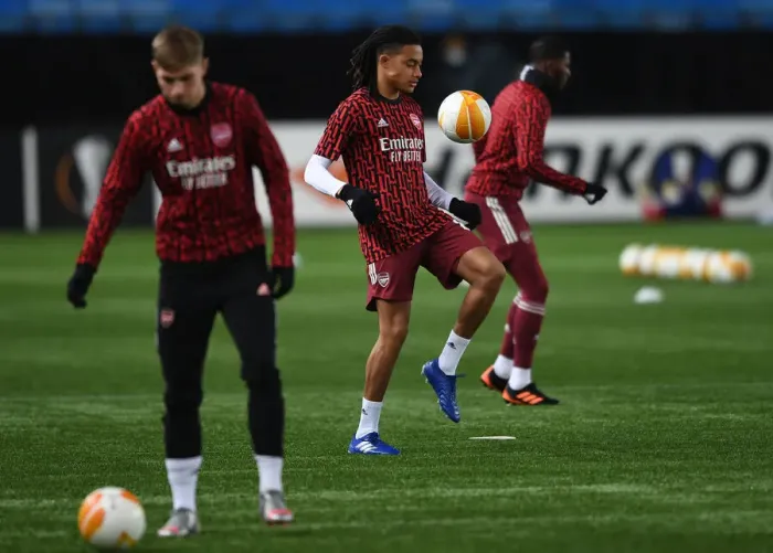 Framed Print : Arsenal FC's Miguel Azeez Warming Up Ahead of Molde FK Clash in Europa League Framed Print : Arsenal FC's Miguel Azeez Warming Up Ahead of Molde FK Clash in Europa League