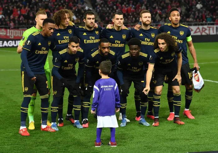 Framed Print : Arsenal FC's Pre-Match Huddle at Olympiacos: UEFA Europa League Round of 32, Piraeus 2020