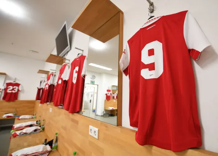 Framed Print : Arsenal FC's Pre-Season Preparation: A Glimpse into 1. FC Nürnberg's Stadium
