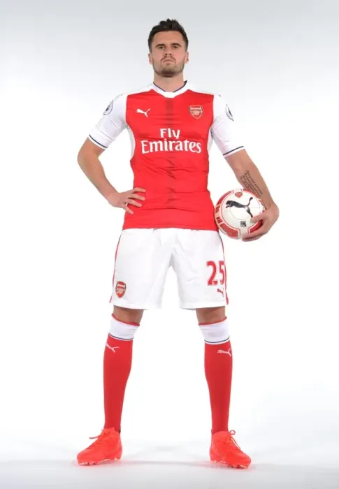 Framed Print : Arsenal First Team 2016-17: Carl Jenkinson at Team Photocall Framed Print : Arsenal First Team 2016-17: Carl Jenkinson at Team Photocall