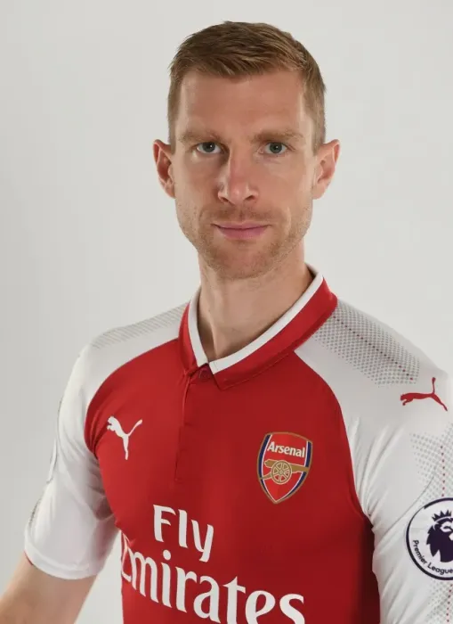Framed Print : Arsenal First Team 2017-18: Per Mertesacker at Team Photocall