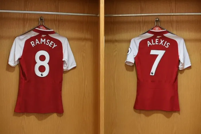 Framed Print : Arsenal First Team 2017-18 Photocall Framed Print : Arsenal First Team 2017-18 Photocall