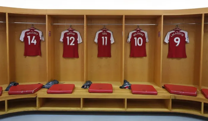 Framed Print : Arsenal First Team 2017-18 Photocall Framed Print : Arsenal First Team 2017-18 Photocall