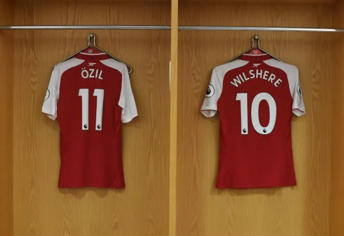 Framed Print : Arsenal First Team 2017-18: Photocall at Emirates Stadium Framed Print : Arsenal First Team 2017-18: Photocall at Emirates Stadium