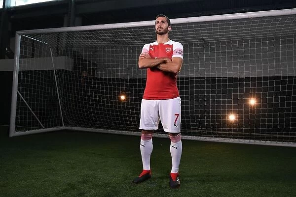 Arsenal First Team: 2018 / 19 Season - Henrikh Mkhitaryan's Photo Call