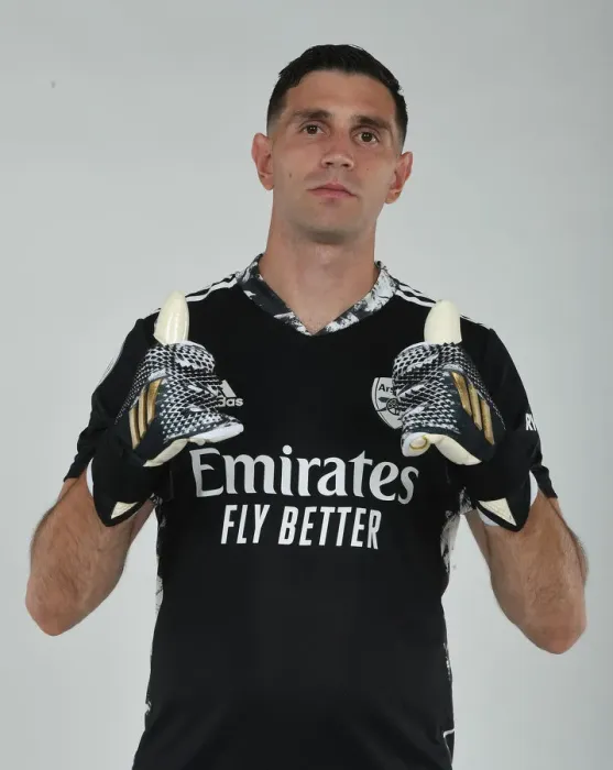 Framed Print : Arsenal First Team 2020-21: Emiliano Martinez in Training