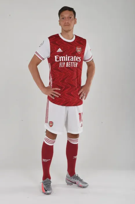 Framed Print : Arsenal First Team 2020-21: Mesut Ozil at Training Session