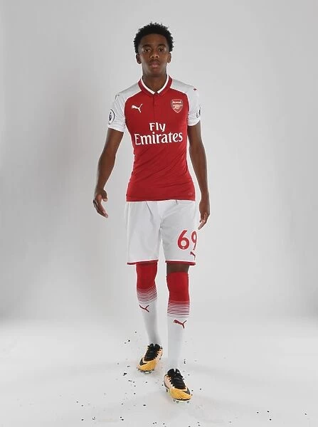 Arsenal First Team: Joe Willock at 2017-18 Photocall