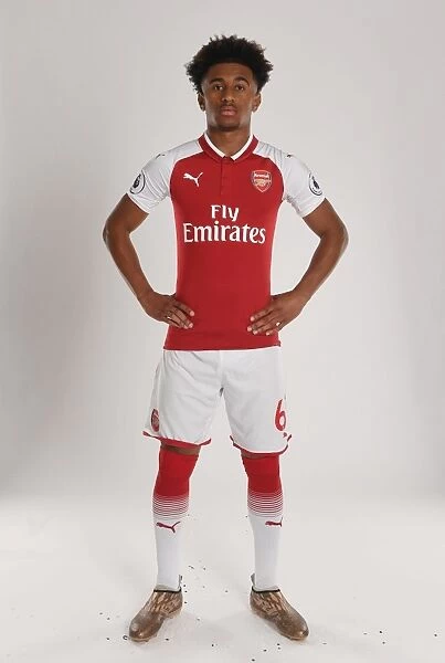 Arsenal First Team: Reiss Nelson at 2017-18 Photocall