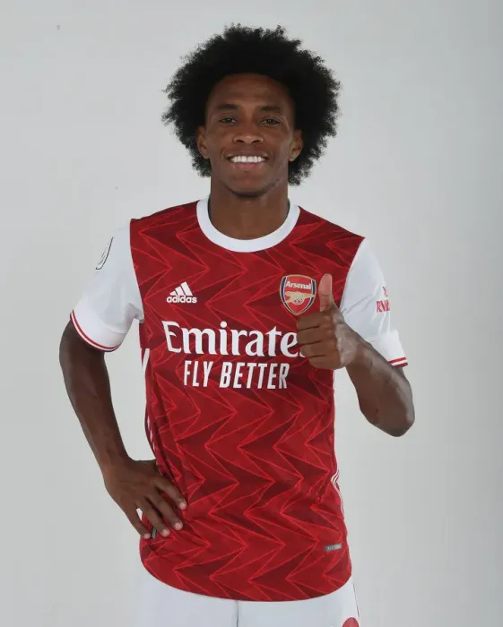 Framed Print : Arsenal First Team: Willian Training at London Colney, 2020-21 Season Framed Print : Arsenal First Team: Willian Training at London Colney, 2020-21 Season