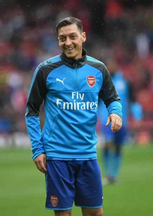 Framed Print : Arsenal Football Club: Mesut Ozil and Alex Oxlade-Chamberlain Warm Up Ahead of Arsenal v SL Benfica at Emirates Cup