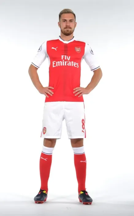 Framed Print : Arsenal Football Club: 2016-17 Team Photocall - Aaron Ramsey Framed Print : Arsenal Football Club: 2016-17 Team Photocall - Aaron Ramsey