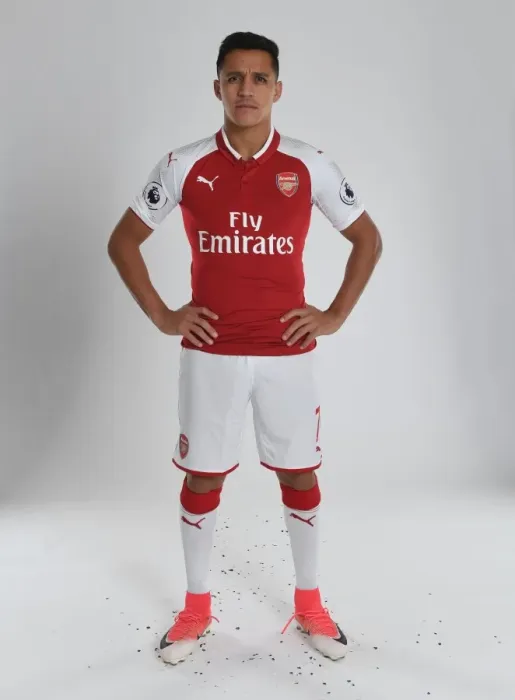 Framed Print : Arsenal Football Club 2017-18: Alexis Sanchez at Team Photocall Framed Print : Arsenal Football Club 2017-18: Alexis Sanchez at Team Photocall