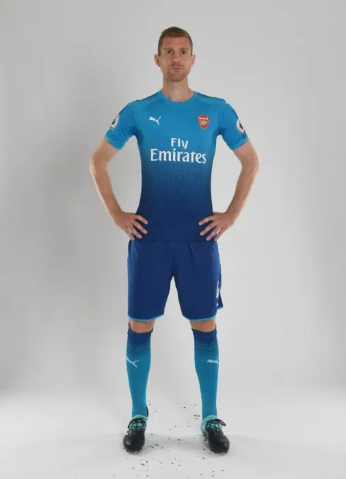 Framed Print : Arsenal Football Club 2017-18 Team: Per Mertesacker at Team Photocall Framed Print : Arsenal Football Club 2017-18 Team: Per Mertesacker at Team Photocall