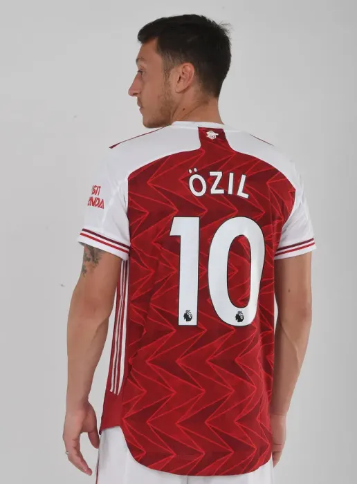 Framed Print : Arsenal Football Club: Mesut Ozil at 2020-21 Training Session