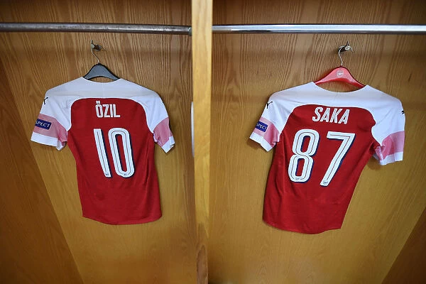 Arsenal Football Club: Mesut Ozil and Bukayo Saka Gear Up for Arsenal vs Qarabag (UEFA Europa League 2018-19) - Changing Room Preparation