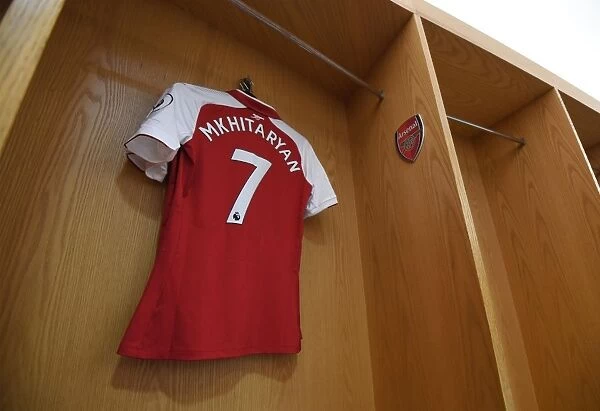 Arsenal Football Club: Mkhitaryan Readies Up for Arsenal vs. Watford (2017-18)