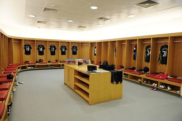 Arsenal Football Club: Pre-Match Huddle in Emirates Stadium Dressing Room (Arsenal v Boca Juniors, Emirates Cup, 2011)