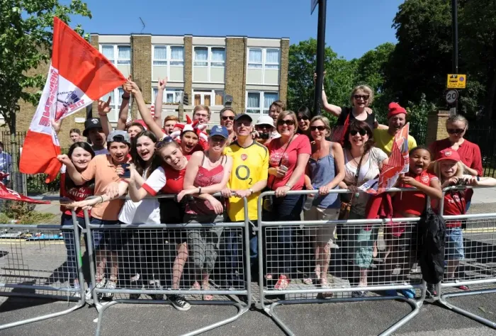 Framed Print : Arsenal Football Club: Triumphant Parade through Islington - A Sea of Red and White (May 18, 2014)