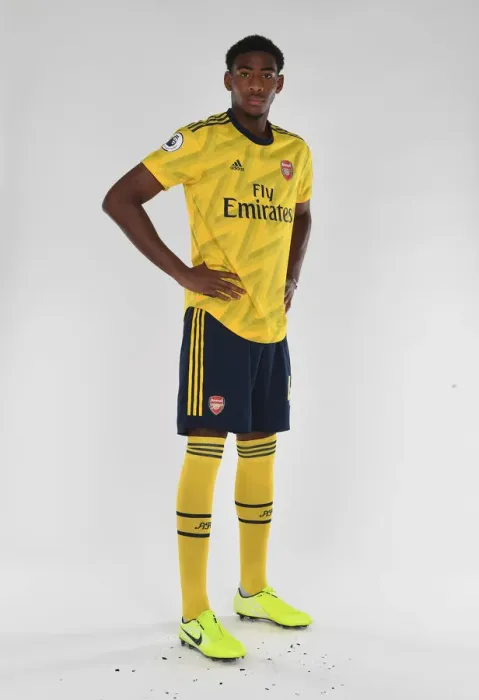 Framed Print : Arsenal Football Club: Zech Medley in Action during 2019-2020 Season Training Sessions Framed Print : Arsenal Football Club: Zech Medley in Action during 2019-2020 Season Training Sessions