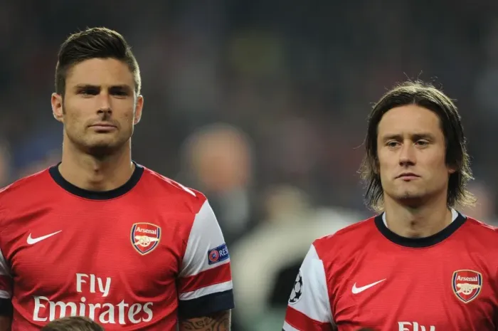Framed Print : Arsenal: Giroud and Rosicky Pre-Match Huddle vs Napoli, UEFA Champions League 2013-14